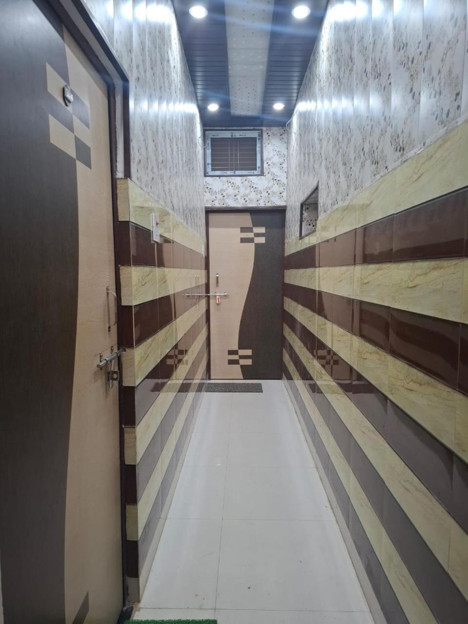 Hotel Sgh Subhadra Guest House Ayodhya Ngoại thất bức ảnh