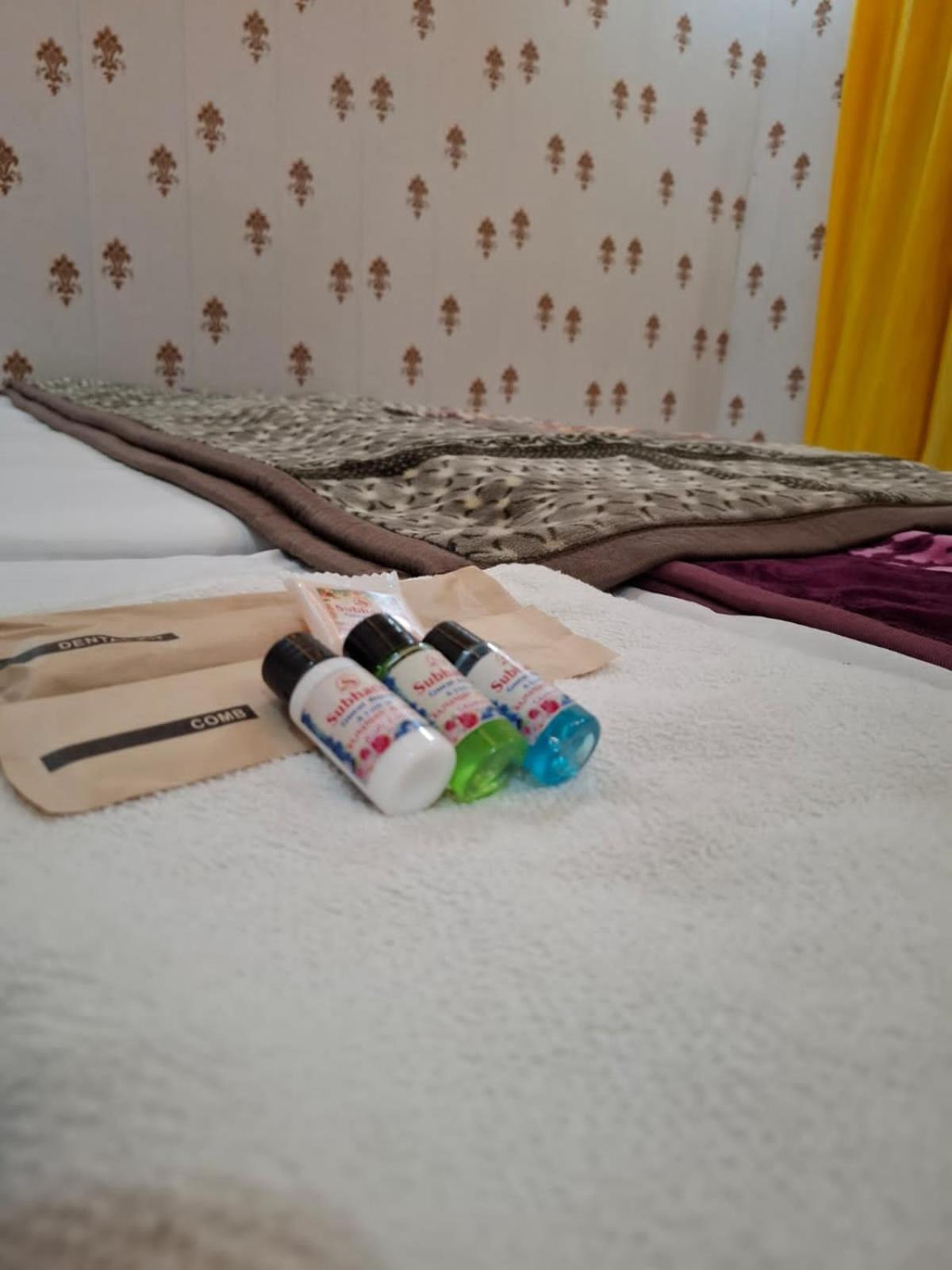Hotel Sgh Subhadra Guest House Ayodhya Ngoại thất bức ảnh