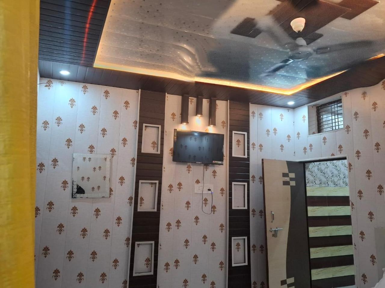 Hotel Sgh Subhadra Guest House Ayodhya Ngoại thất bức ảnh