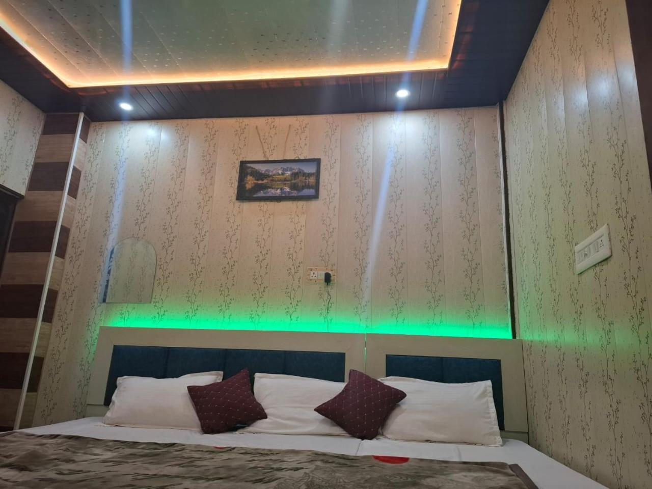 Hotel Sgh Subhadra Guest House Ayodhya Ngoại thất bức ảnh